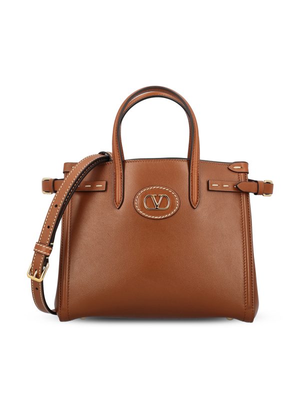Tote bag realizzata in pelle.
