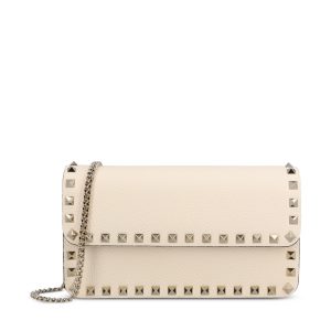 Pouch realizzata in pelle di vitello granato.