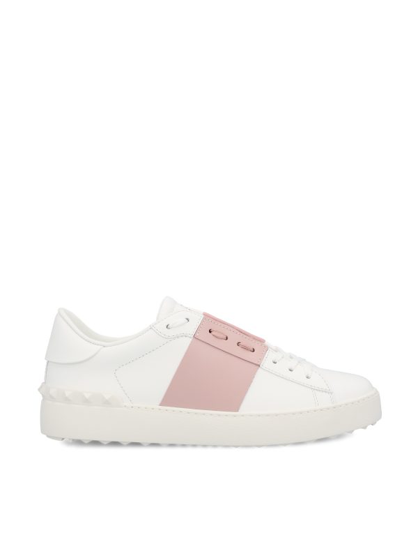 Sneakers realizzate in pelle.