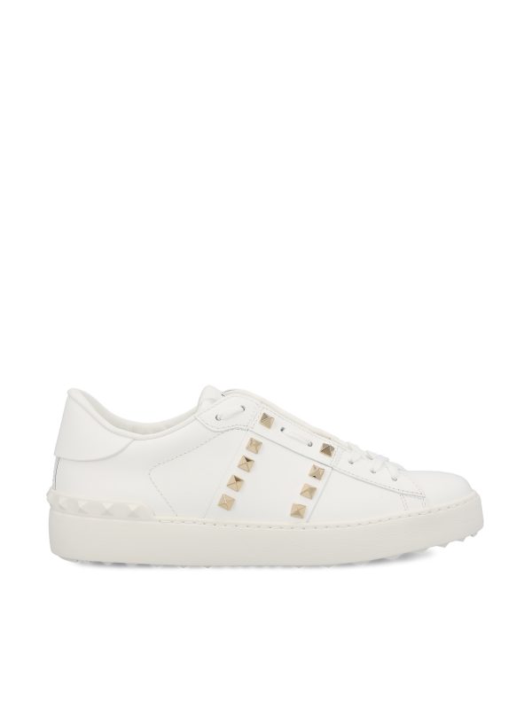 Sneakers realizzate in pelle.