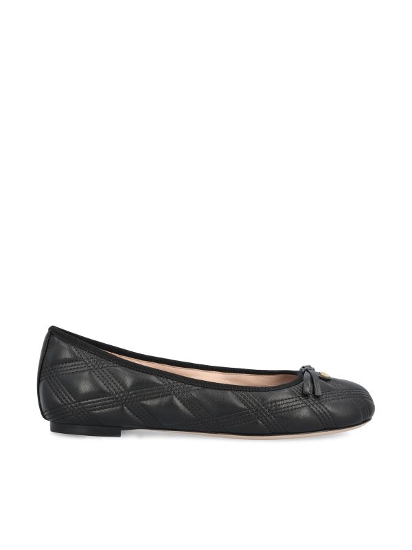 Ballerine realizzate in pelle trapuntata.