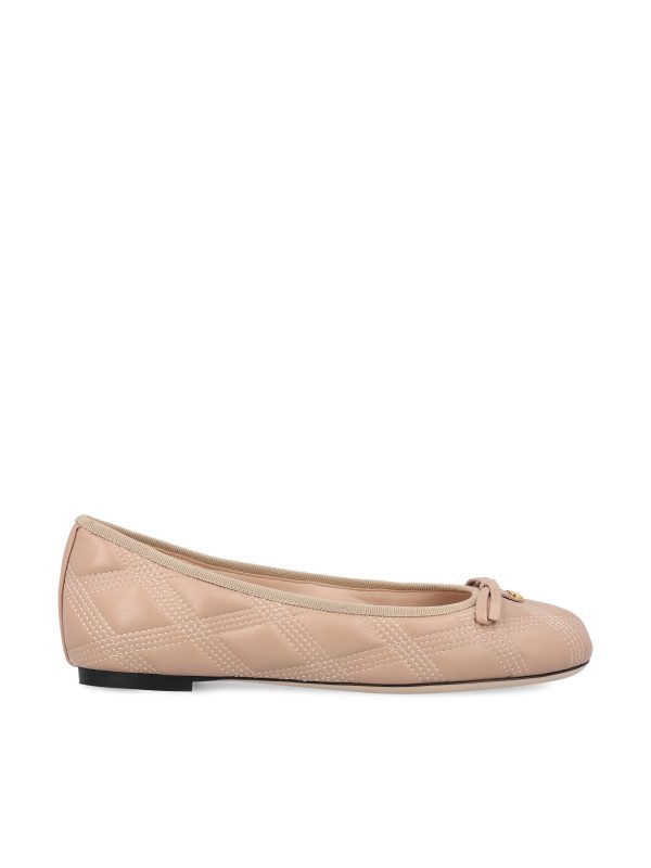 Ballerine realizzate in pelle trapuntata.