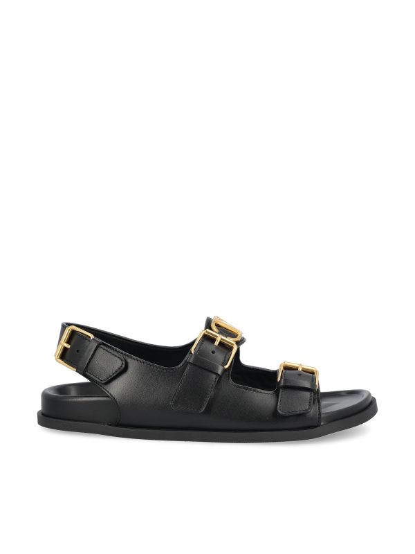 Sandali realizzati in pelle di vitello.