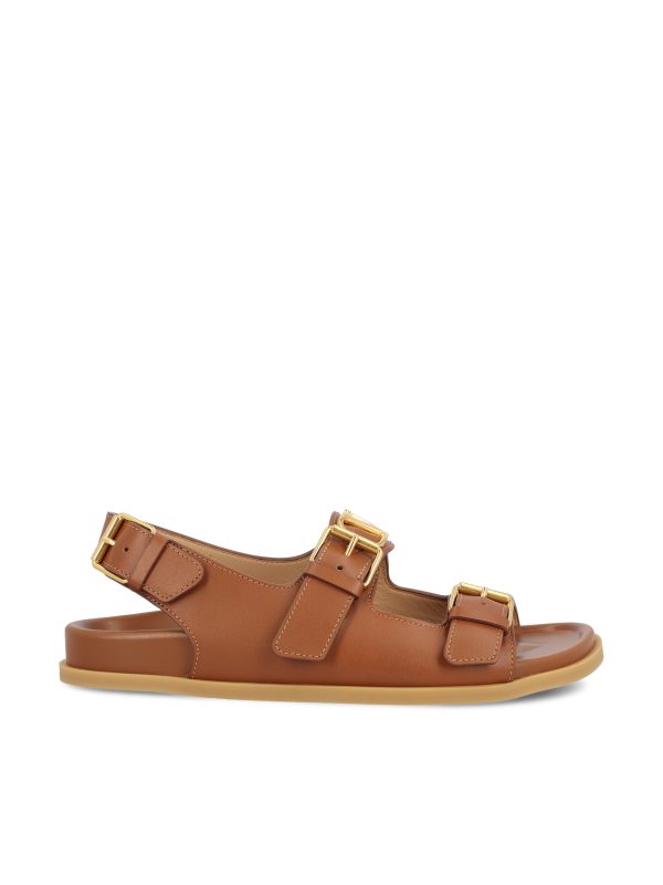Sandali realizzati in pelle di vitello.