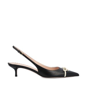 Slingback realizzate in pelle liscia.