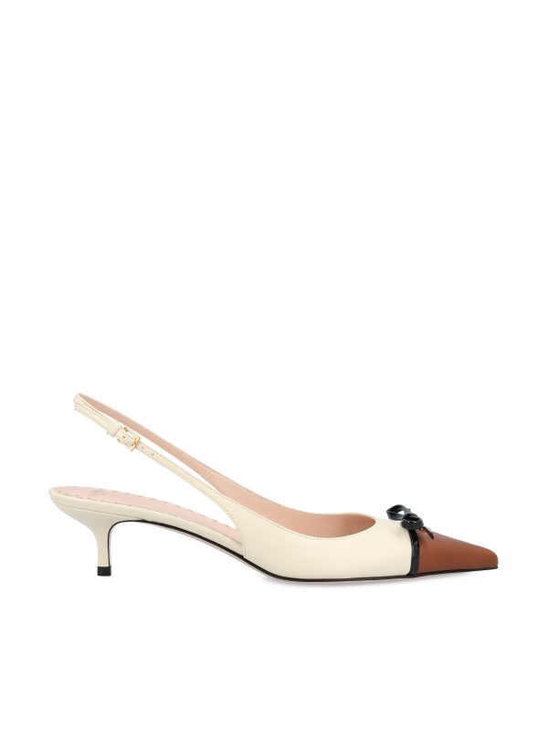 Slingback realizzate in pelle liscia