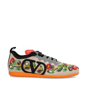 Sneakers realizzate in canvas.