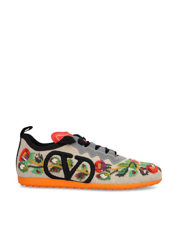 Sneakers realizzate in canvas.
