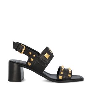 Sandali realizzati in pelle.