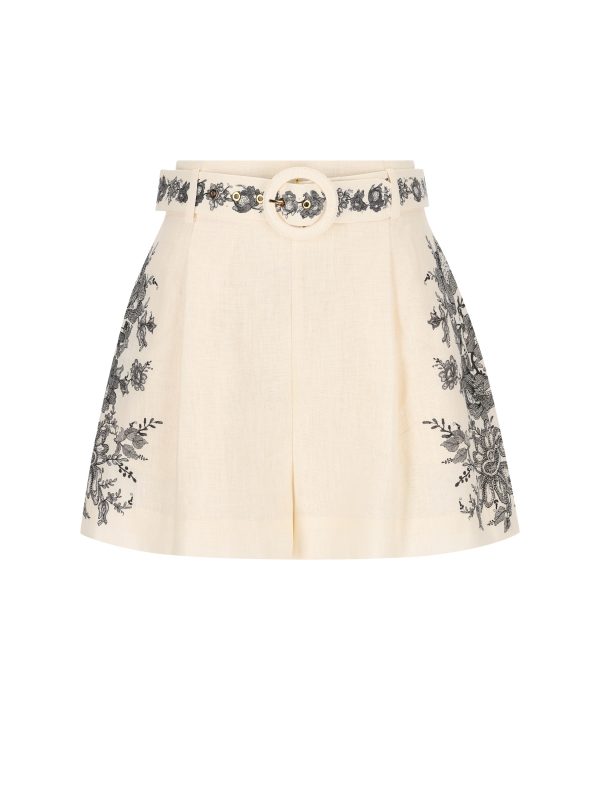 Shorts realizzati in lino.
