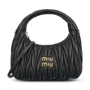 Borsa realizzata in pelle.