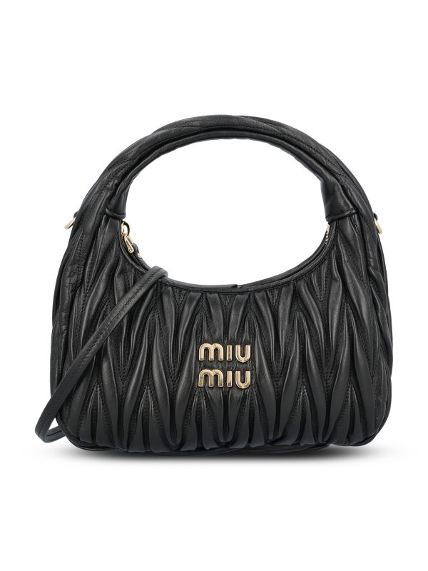 Borsa realizzata in pelle.