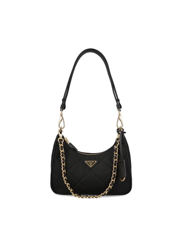 Borsa realizzata in re-nylon.