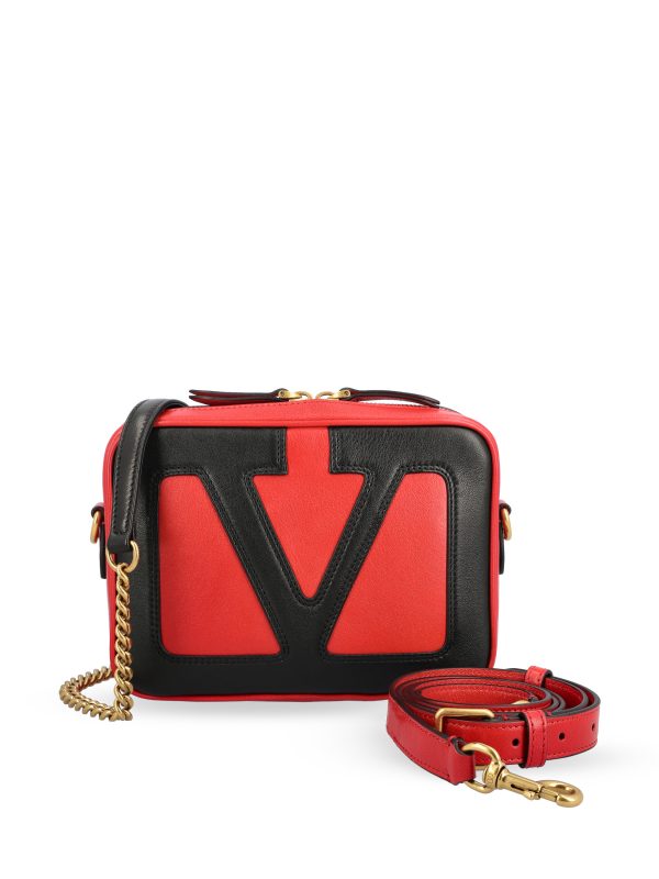 Borsa realizzata in pelle.