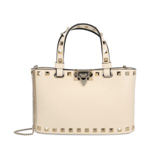 Borsa realizzata in pelle.