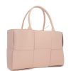 BORSA ARCO TOTE MEDIA IN PELLE — изображение 2
