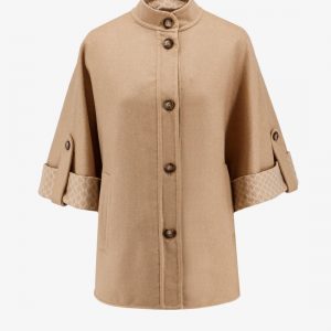 Virgin wool and cashmere cape wih pockets on the front
