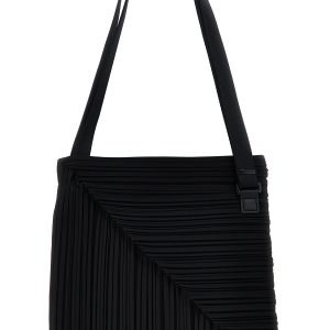 PLEATS PLEASE ISSEY MIYAKE