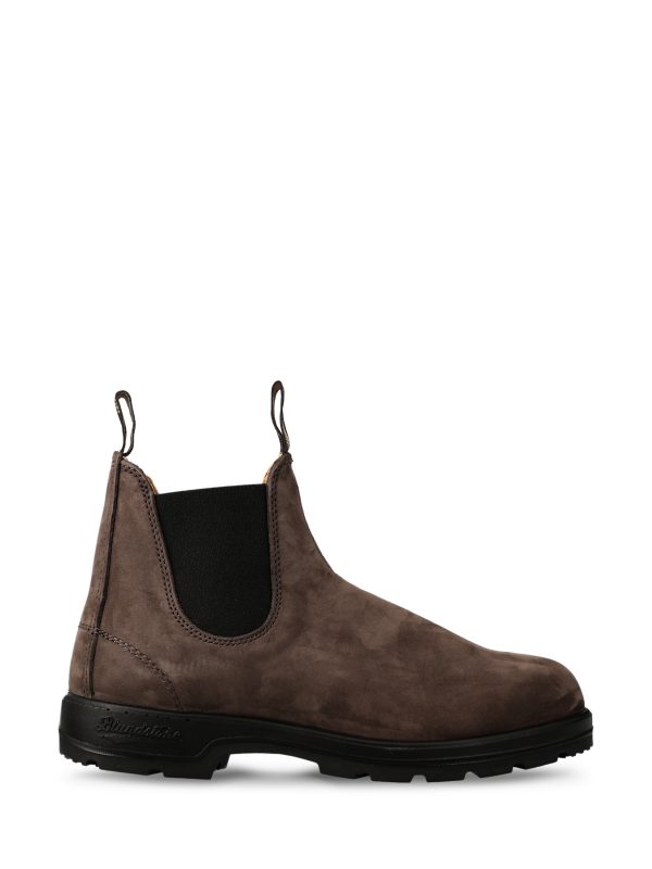Stivali realizzati in pelle nabuk premium resistente all’acqua.