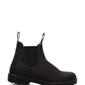 Stivaletto realizzato in pelle di colore nero,arricchito da doppia linguetta anteriore  e posteriore tono su tono e elastico laterale.