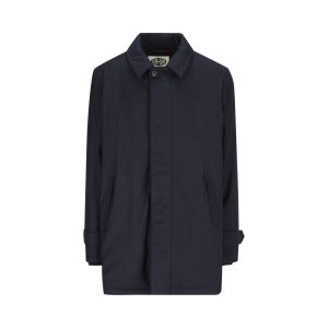 Cappotto realizzato in poliestere.