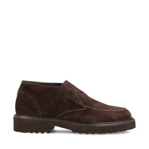 Mocassino realizzato in pelle scamosciata.