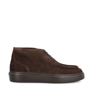 Mocassino realizzato in pelle scamosciata.