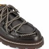 Stringate realizzate in pelle. — изображение 4