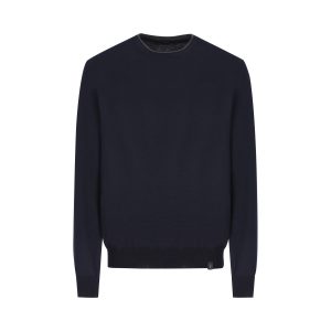 Maglione realizzato in lana vergine.