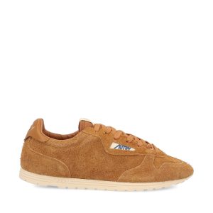 Sneakers realizzate in suede.