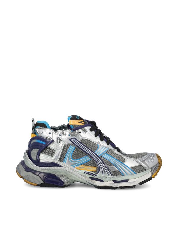 Sneakers realizzate in poliuretano e poliestere.