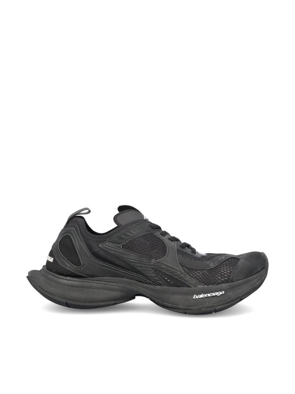 Sneakers realizzate in poliestere e poliuretano.