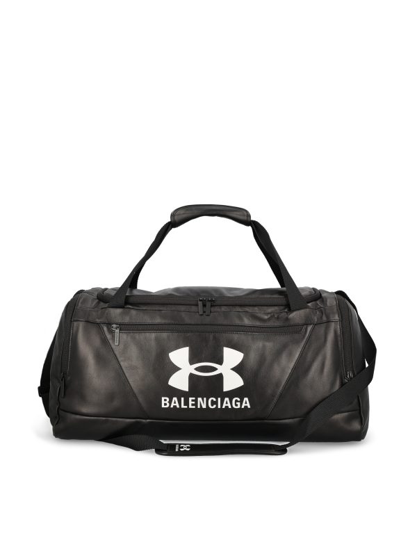 Borsa da palestra realizzata in pelle.