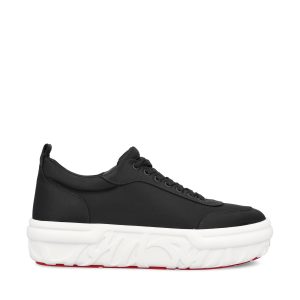 Sneakers realizzate in tessuto.