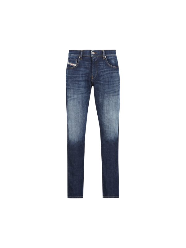 Jeans realizzati in cotone.