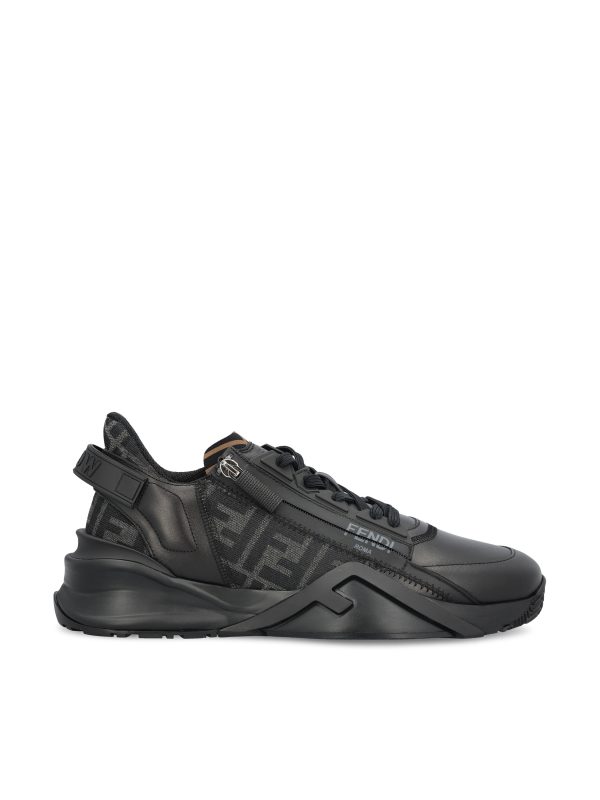Sneakers realizzate in poliestere.