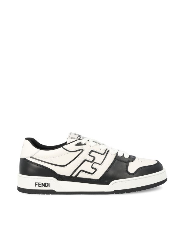 Sneaker stringata realizzata in pelle di vitello.