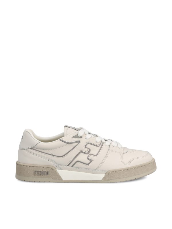 Sneaker stringata realizzata in pelle di vitello.
