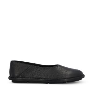 Slip-on realizzate in pelle di vitello.