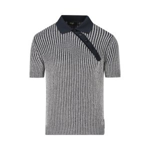 Polo realizzata in cotone.