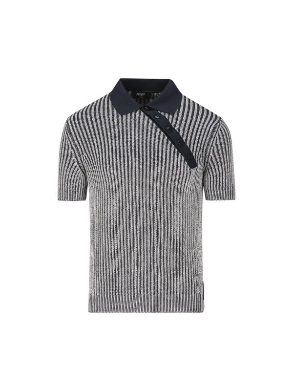 Polo realizzata in cotone.