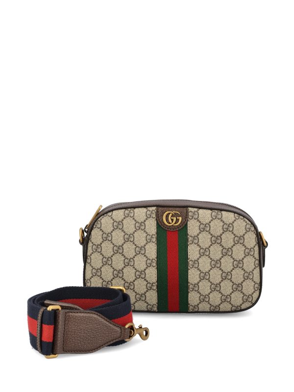 Borsa realizzata in poliuretano.