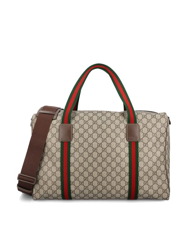 Borsone realizzato in tessuto GG Supreme.