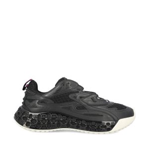 Sneakers realizzate con un mix di Demetra e mesh.