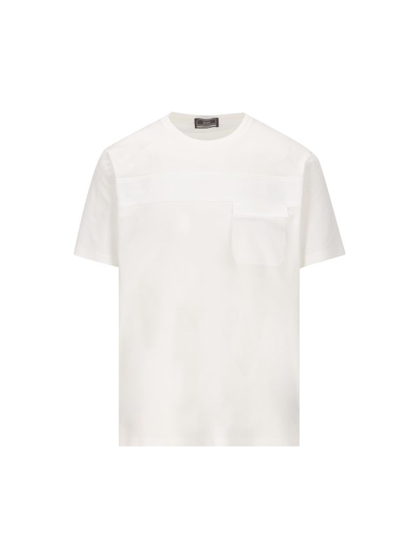 T-Shirt realizzata in cotone ed elastan.