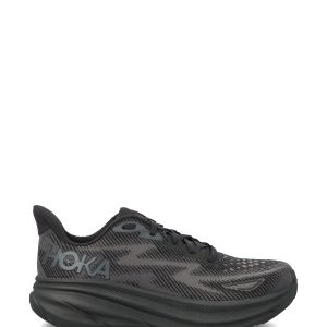 Sneakers realizzate in mesh.