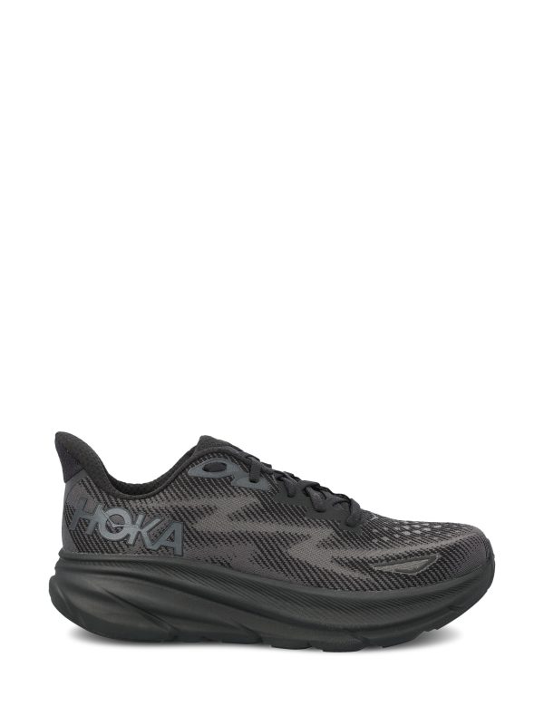 Sneakers realizzate in mesh.
