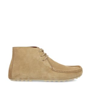 Stivali realizzati in suede.