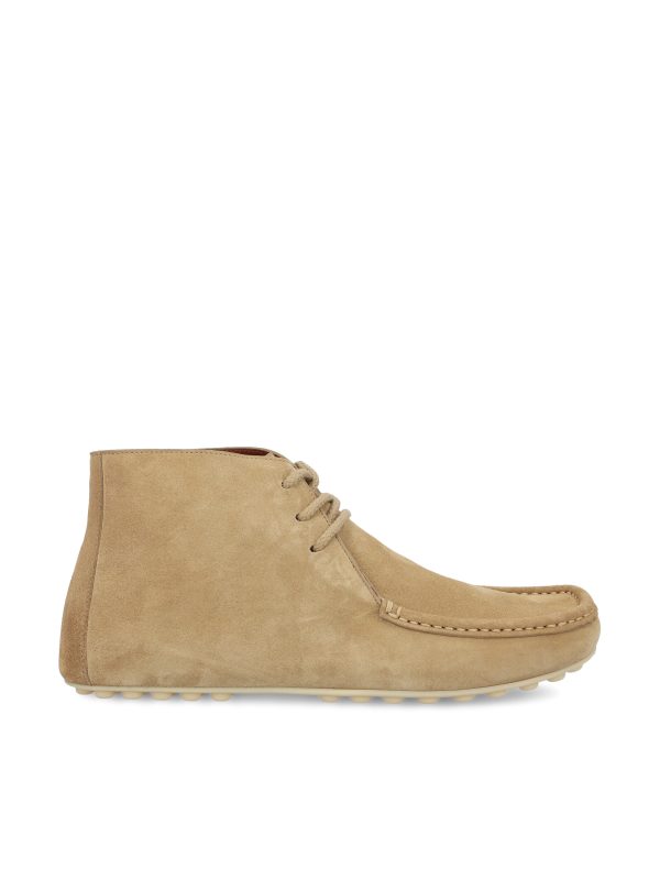 Stivali realizzati in suede.