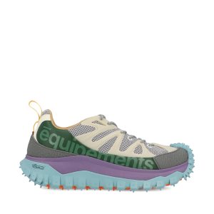 Sneakers realizzate in poliammide.